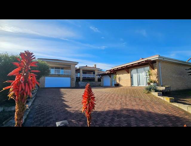 6 BEDROOM HOUSE FOR SALE IN DANA BAY